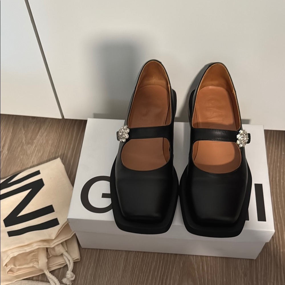 GANNI Black Leather Classic Mary Jane Ballerinas - Picture 8 of 11